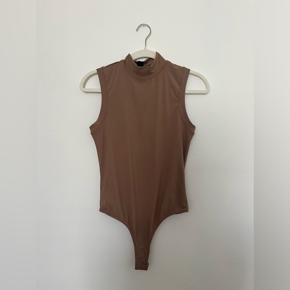 Taupe Mock Neck Bodysuit 🤎